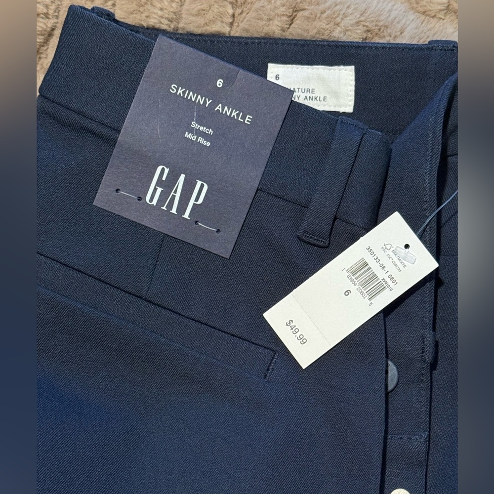 GAP Women's Navy Ankle Pants, Size 6  - NWT